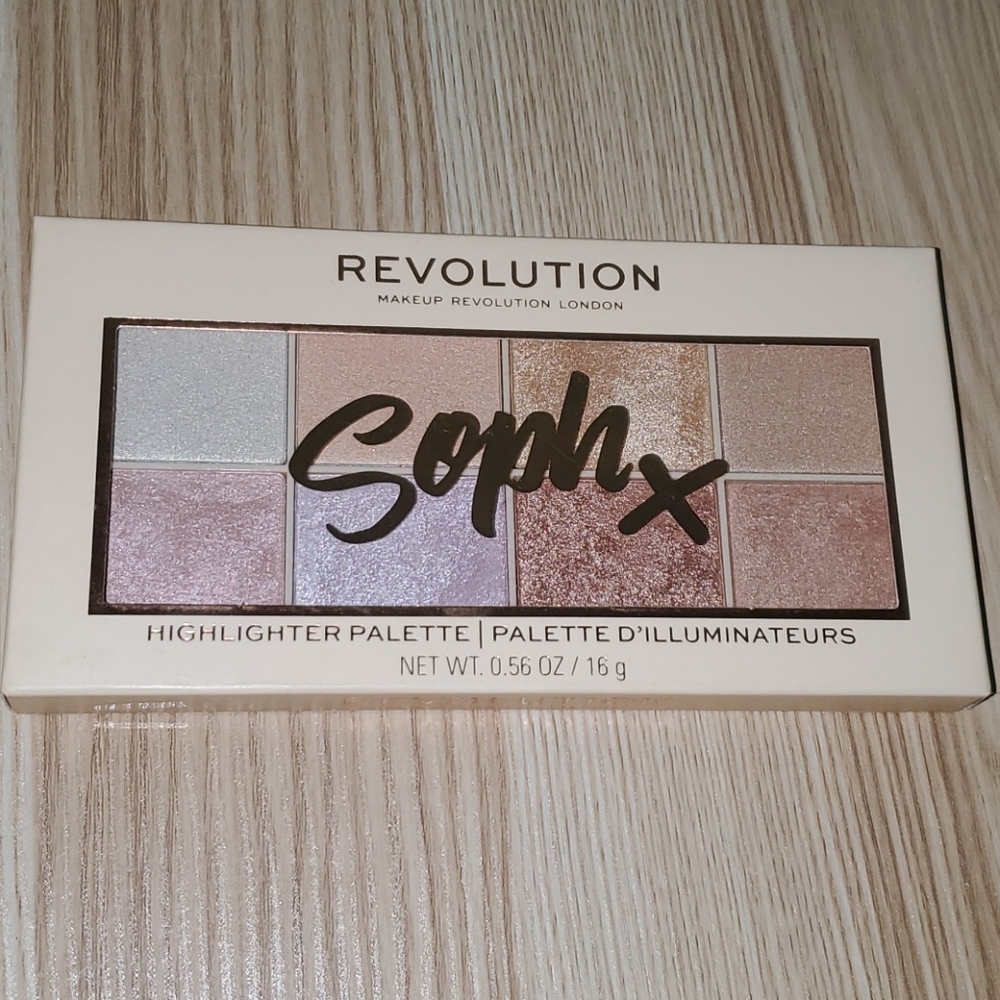 Makeup Revolution Soph X highlighter palette NEW!